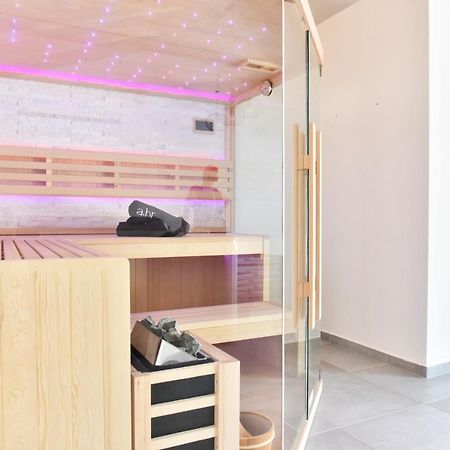 Villa Lux Nina With Six Bedrooms, Private Pool, Sauna 扎达尔 外观 照片