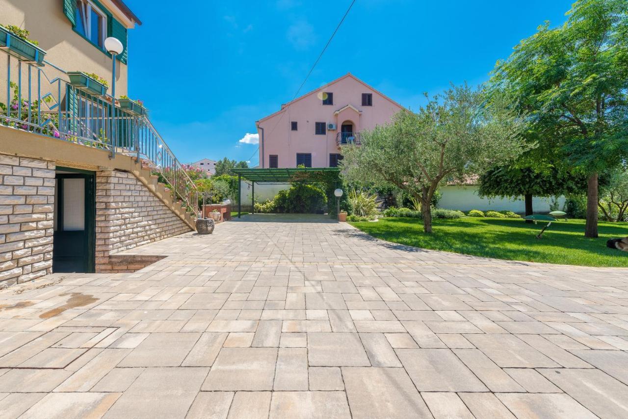 Villa Lux Nina With Six Bedrooms, Private Pool, Sauna 扎达尔 外观 照片