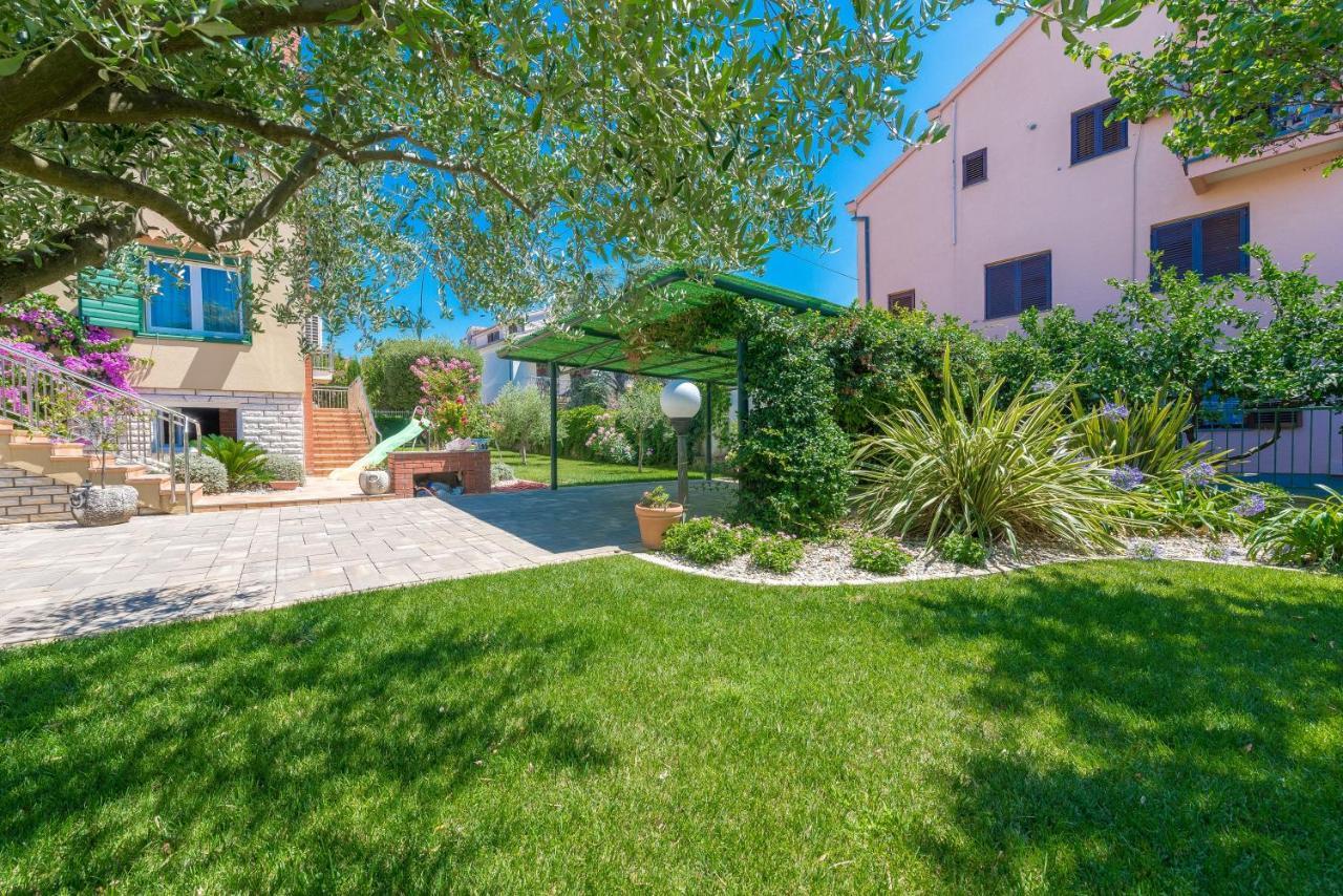 Villa Lux Nina With Six Bedrooms, Private Pool, Sauna 扎达尔 外观 照片