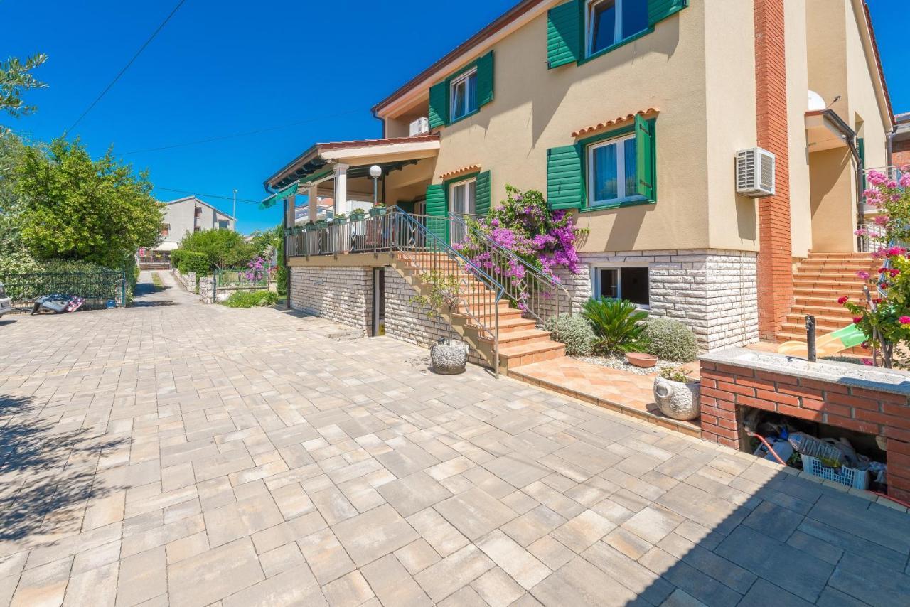 Villa Lux Nina With Six Bedrooms, Private Pool, Sauna 扎达尔 外观 照片
