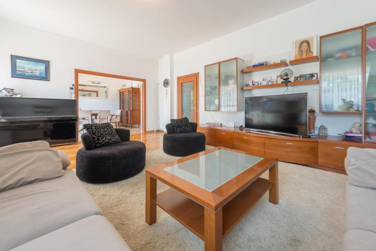 Villa Lux Nina With Six Bedrooms, Private Pool, Sauna 扎达尔 外观 照片