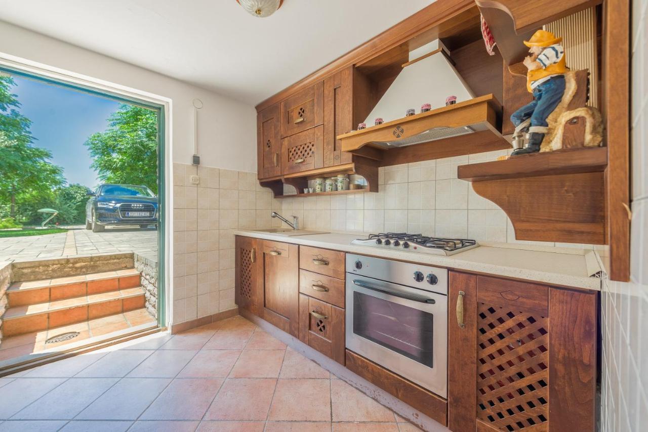 Villa Lux Nina With Six Bedrooms, Private Pool, Sauna 扎达尔 外观 照片