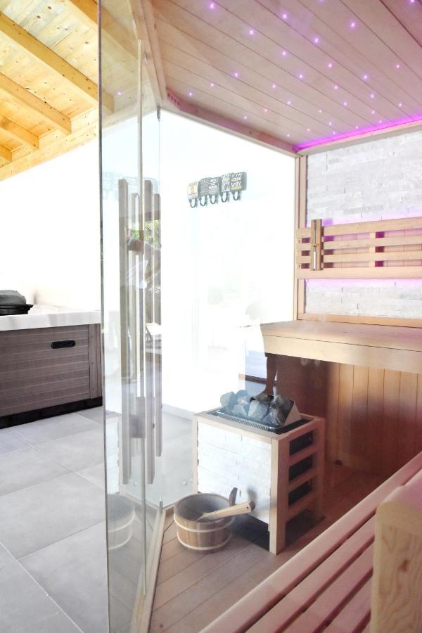 Villa Lux Nina With Six Bedrooms, Private Pool, Sauna 扎达尔 外观 照片