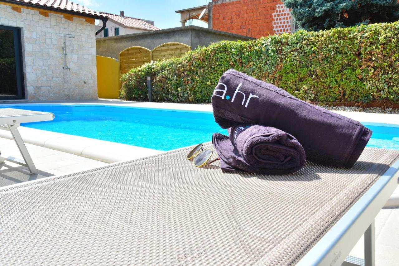 Villa Lux Nina With Six Bedrooms, Private Pool, Sauna 扎达尔 外观 照片