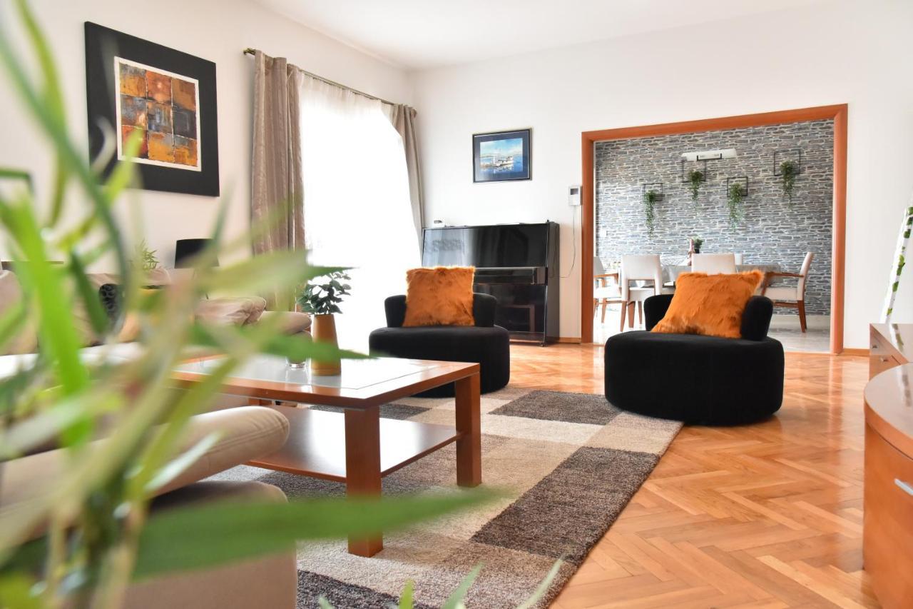 Villa Lux Nina With Six Bedrooms, Private Pool, Sauna 扎达尔 外观 照片