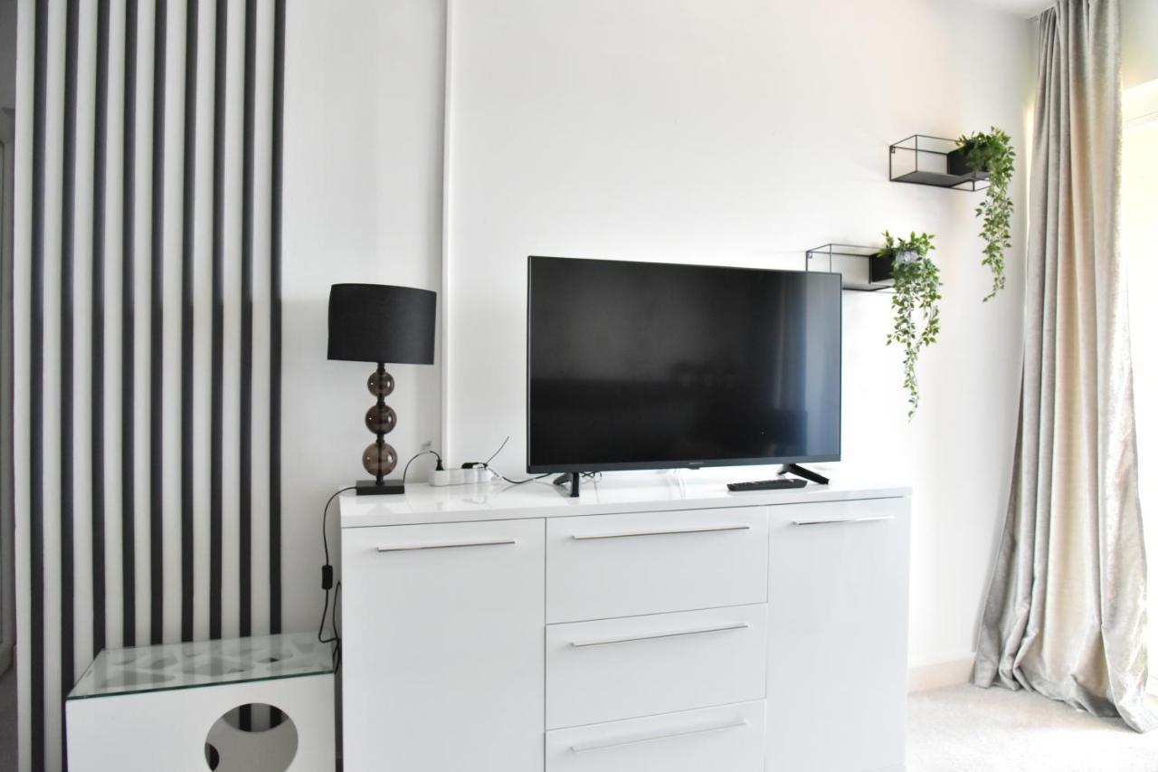 Villa Lux Nina With Six Bedrooms, Private Pool, Sauna 扎达尔 外观 照片