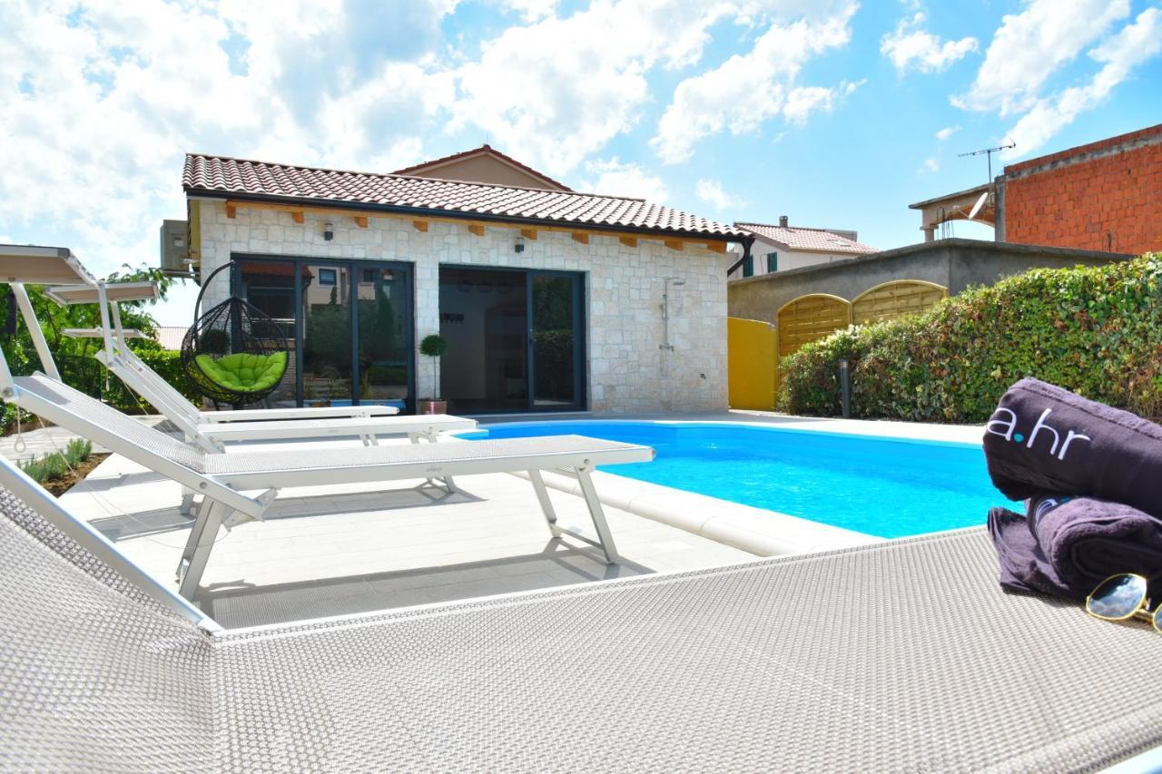 Villa Lux Nina With Six Bedrooms, Private Pool, Sauna 扎达尔 外观 照片