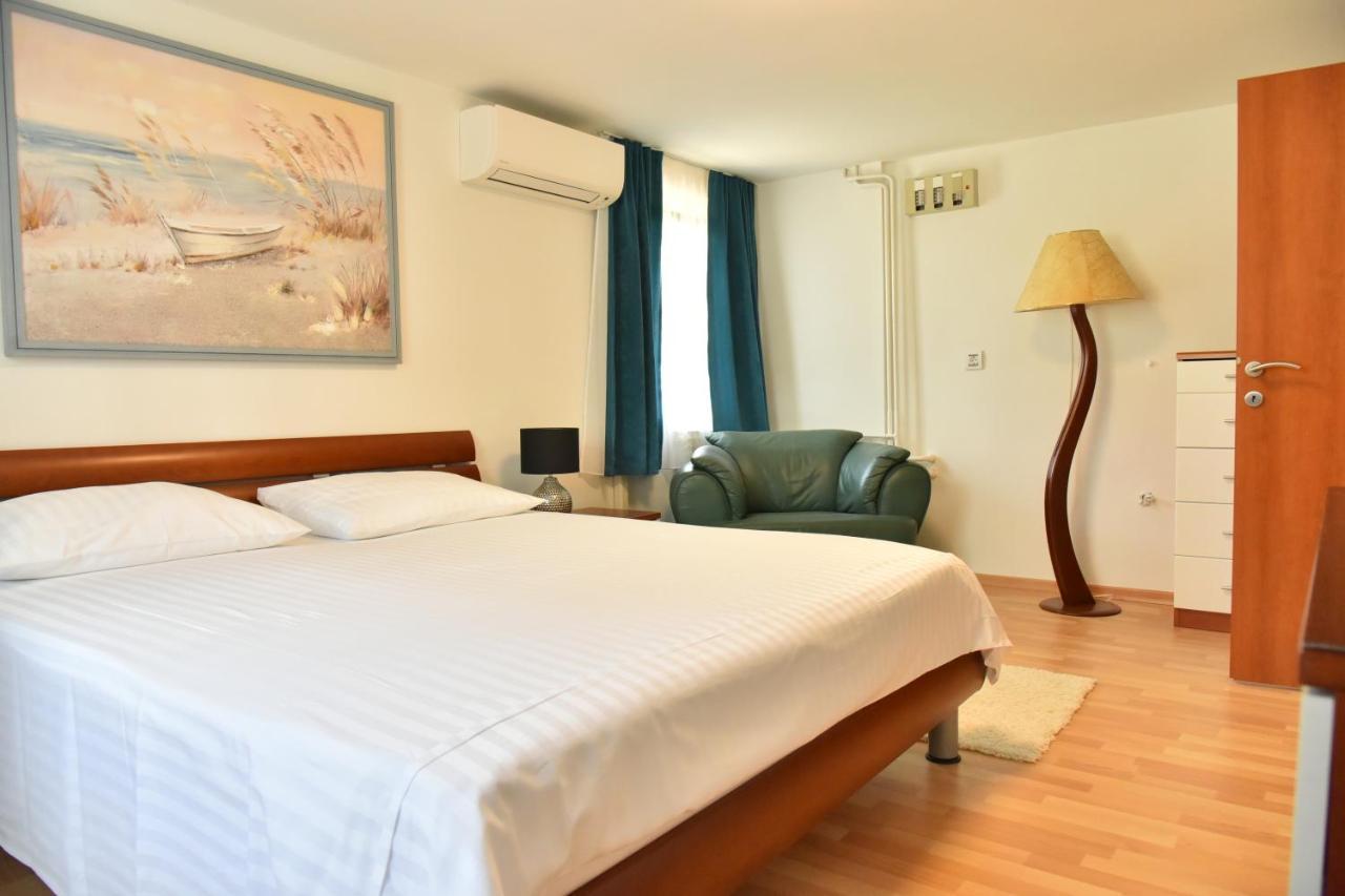 Villa Lux Nina With Six Bedrooms, Private Pool, Sauna 扎达尔 外观 照片